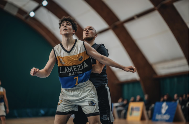 Vittoria all’esordio nella seconda fase per i Lamezia Jellyfish. Battuta Pellaro 76-53